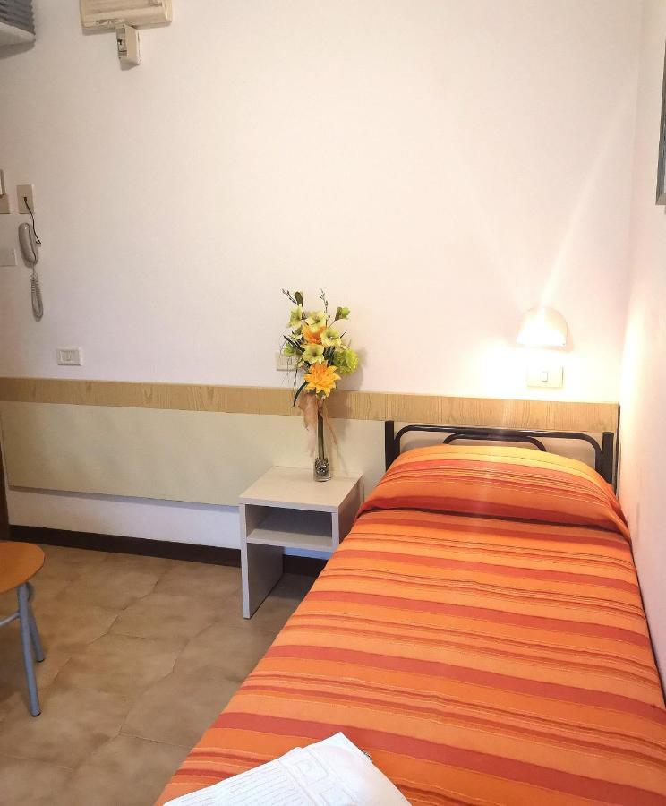 רימיני Hotel Alcazar מראה חיצוני תמונה