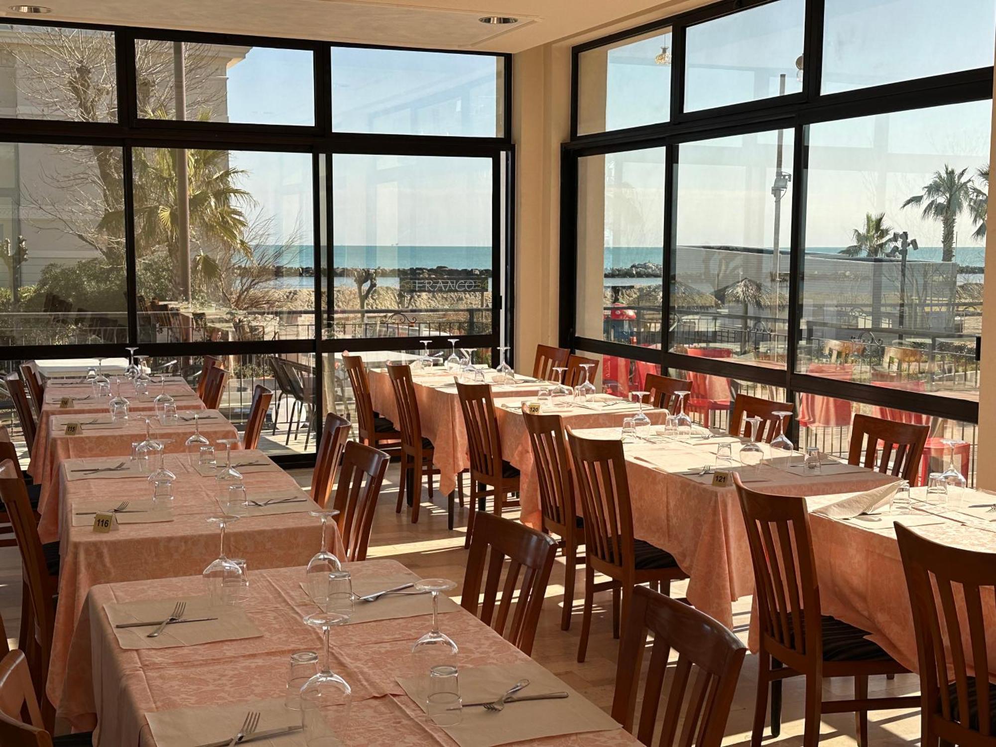 רימיני Hotel Alcazar מראה חיצוני תמונה