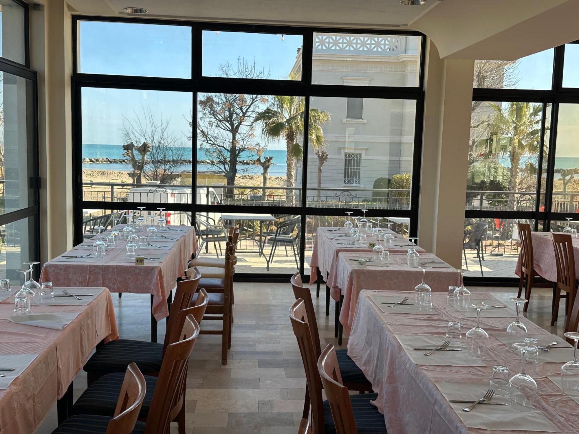 רימיני Hotel Alcazar מראה חיצוני תמונה
