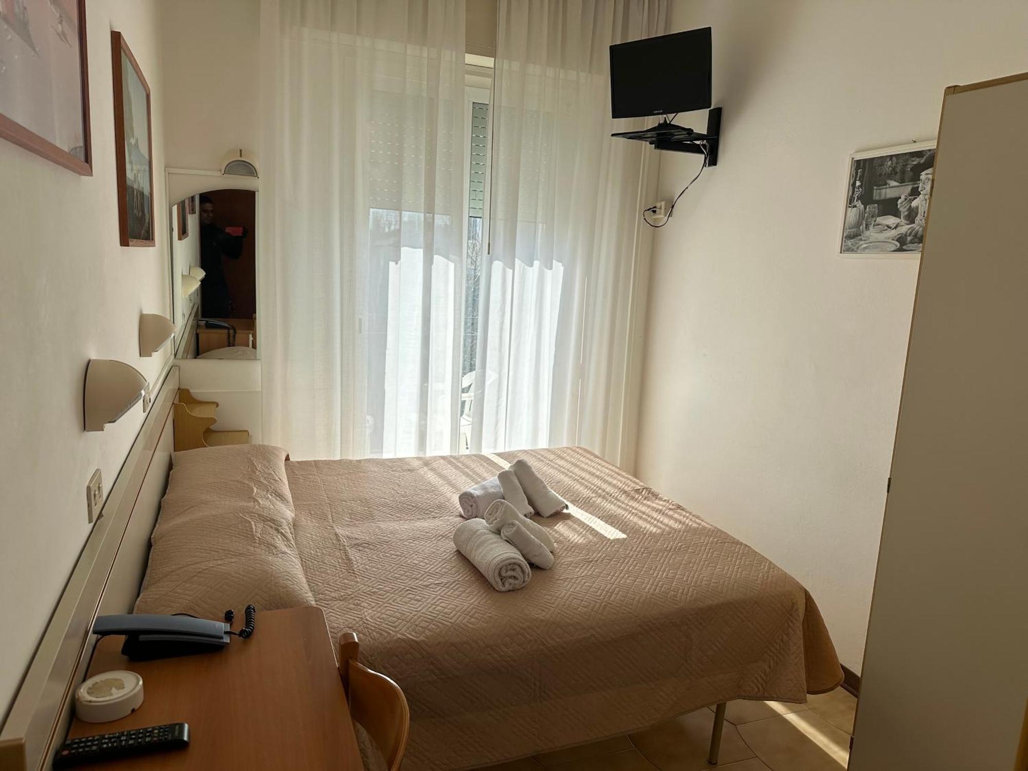 רימיני Hotel Alcazar מראה חיצוני תמונה