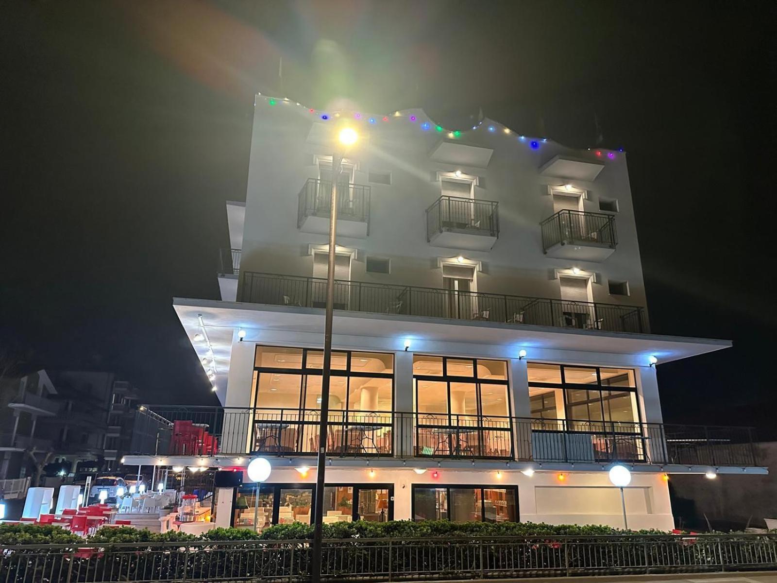 רימיני Hotel Alcazar מראה חיצוני תמונה