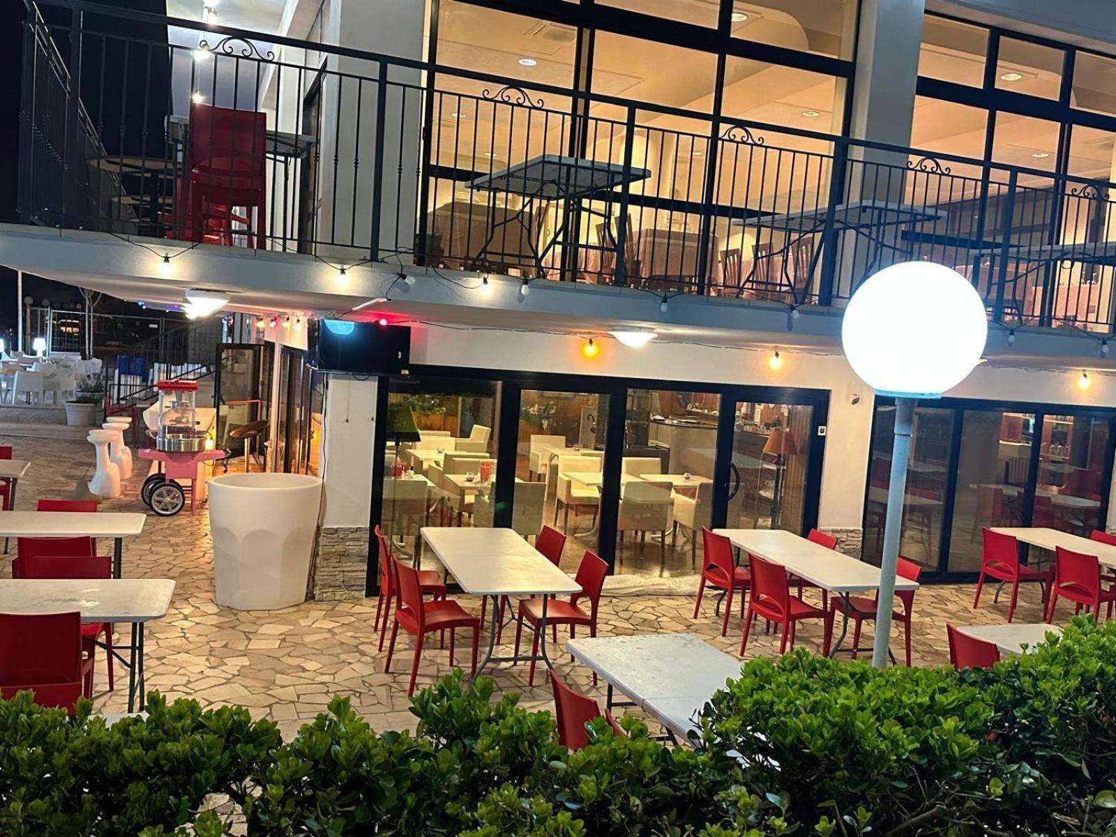 רימיני Hotel Alcazar מראה חיצוני תמונה