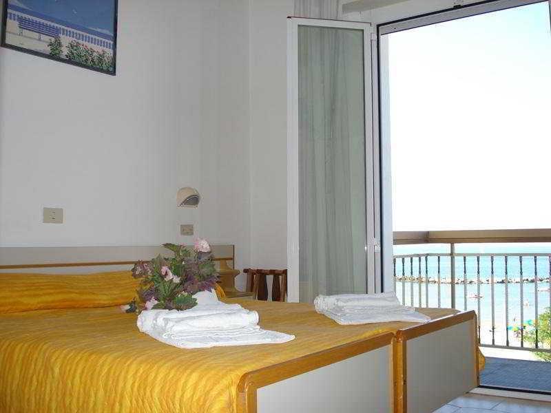 רימיני Hotel Alcazar מראה חיצוני תמונה