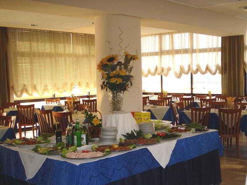 רימיני Hotel Alcazar מראה חיצוני תמונה